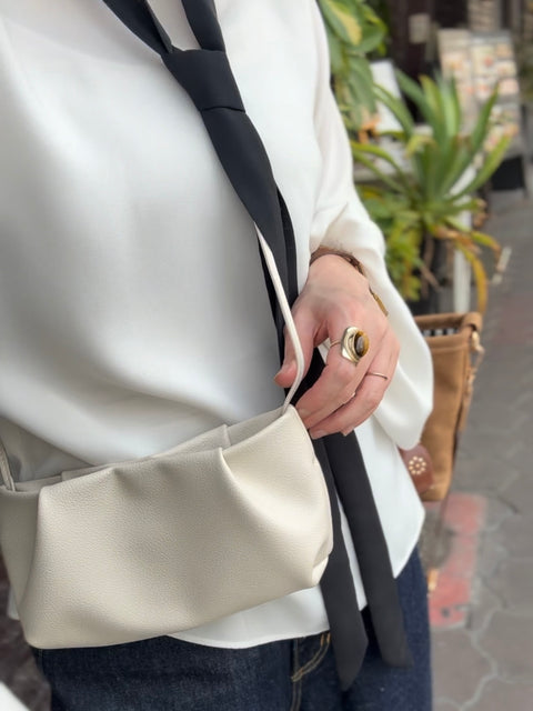 【NUiLLE】 【即納】wander around pochette