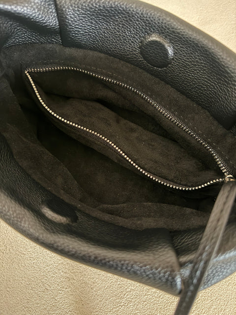 【NUiLLE】 【即納】wander around pochette