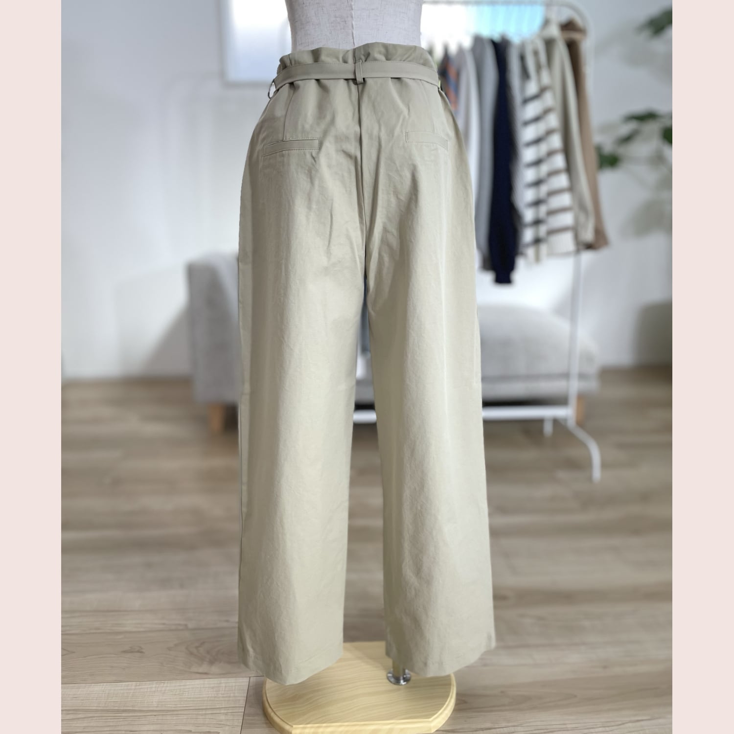 DRAWER ドゥロワー 2タック ベルテッドワイドパンツ ベージュ Lサイズ - パンツ